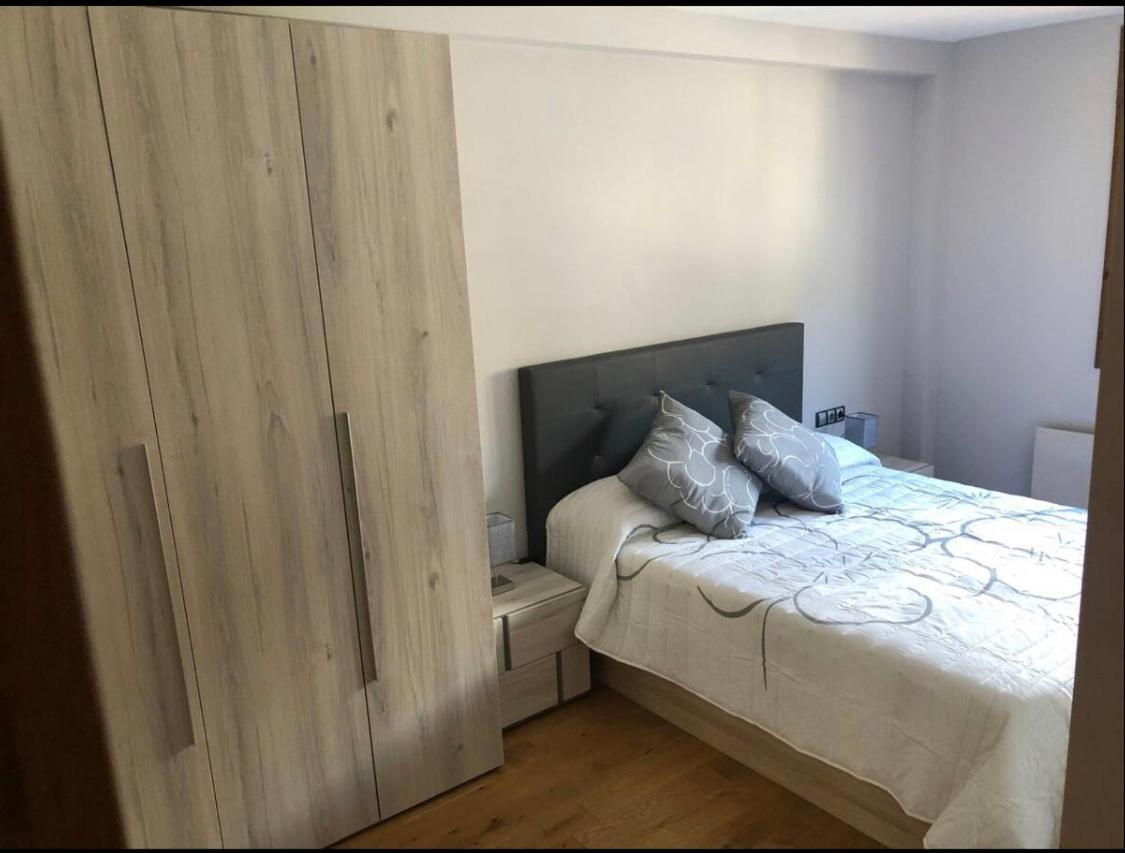 Precioso Apartamento Con Piscina, Ideal Familias! Sort Buitenkant foto